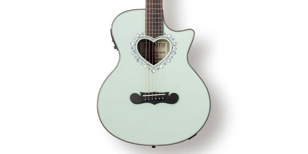 ZEMAITIS／CAM-90HCW GLOSS GREEN MOTHER OF PEARL〜プリアンプ搭載の本格仕様！　色味もキュートなミニ・エレアコ