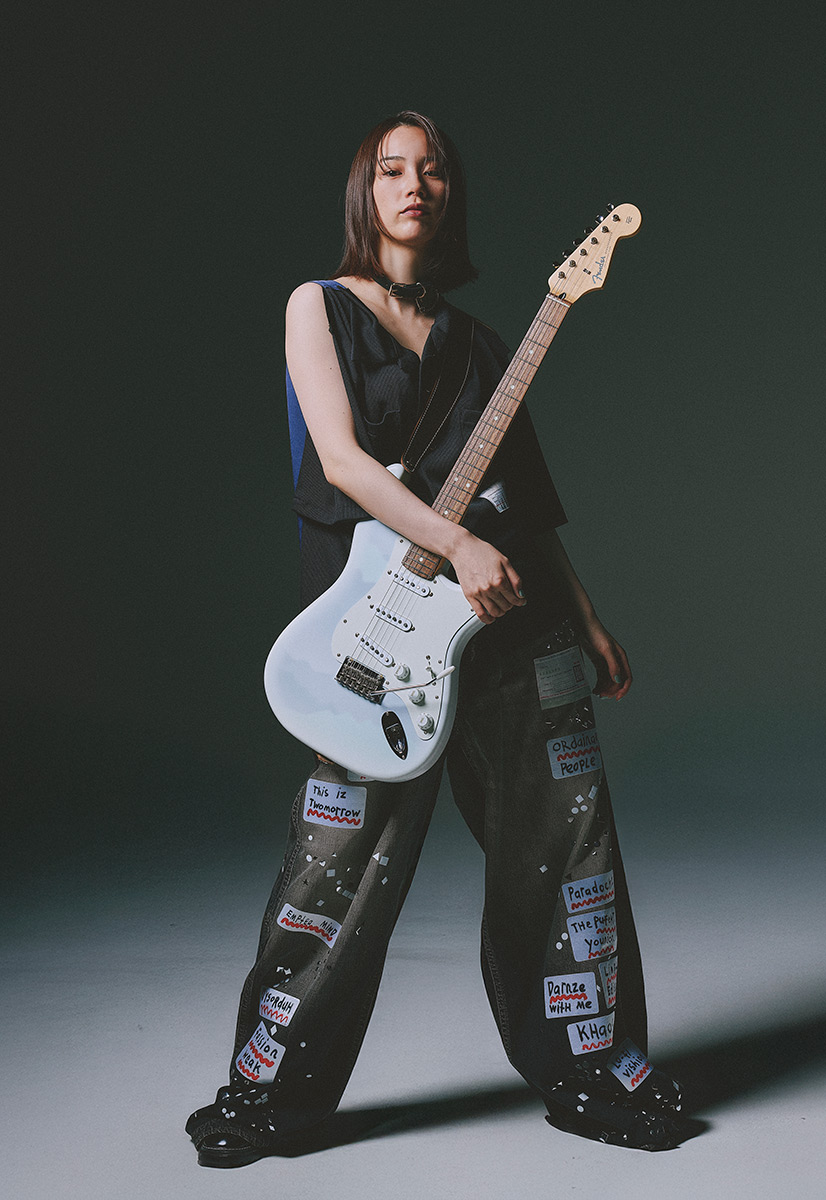 Made in Japan Hybrid Ⅱ 2026 Collection Stratocaster Misty Satinを持ったのん