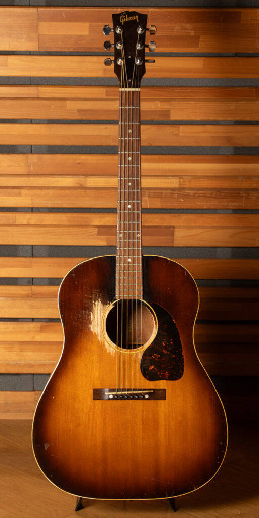 1940's Gibson／J-45（前面）