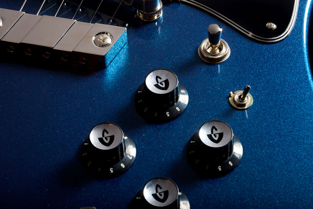 Guild / S-300 Deluxe