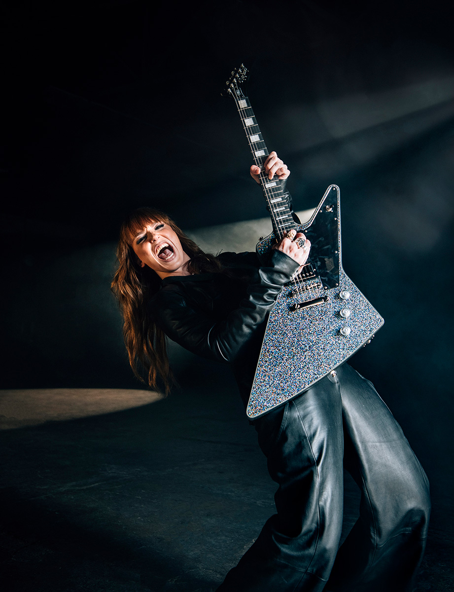 リジー・ヘイルとLzzy Hale Explorer Custom