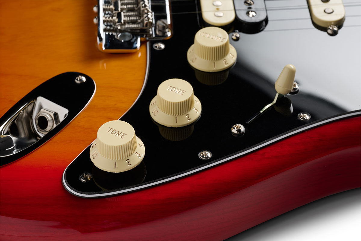 American Professional Stratocaster HSSのコントロール・ノブ