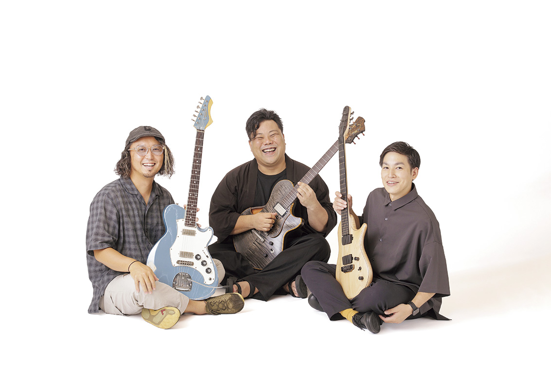 左から、stilbluの山田浩幸氏、Nishgaki Guitars/Collecteraの西垣祐希氏、Singularの北出斎太郎氏。